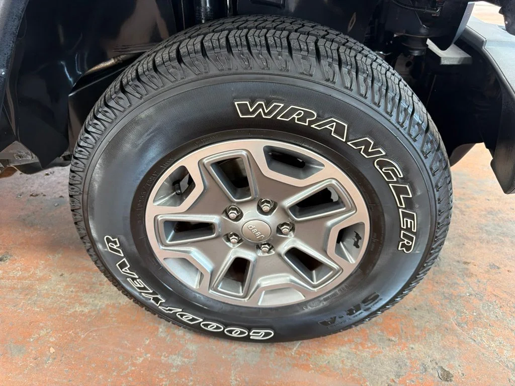 Used 2016 Rhino Clearcoat Jeep Unlimited Rubicon image 10