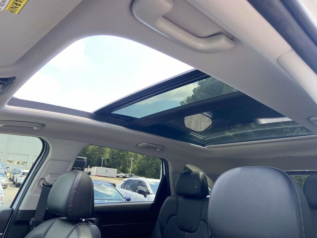Used 2022 White Kia SX image 23