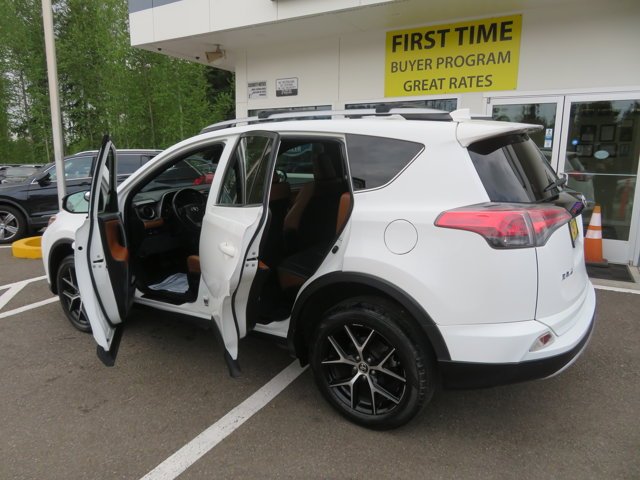 Used 2017  Toyota SE image 15