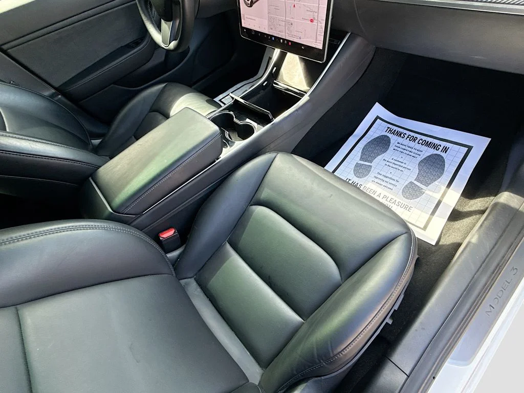 Used 2019  Tesla Standard Range Plus image 30