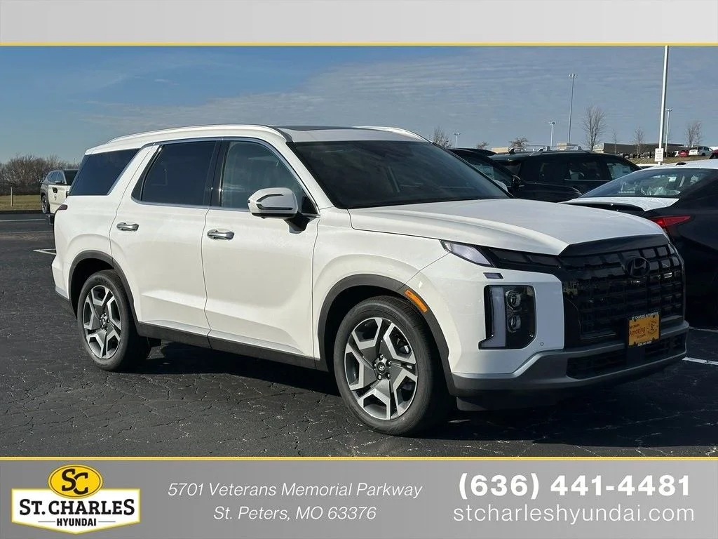 Used 2025 White Hyundai SEL Premium image 1