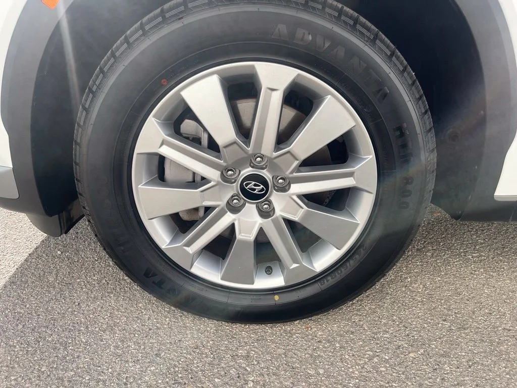 Used 2025 White Hyundai SEL image 37