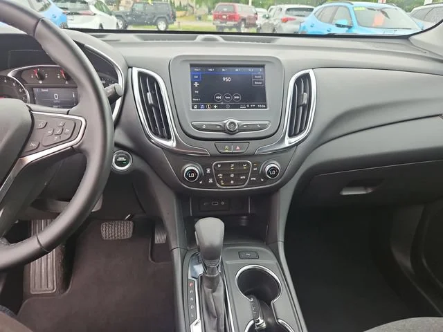 Used 2024 Summit White Chevrolet LT image 17