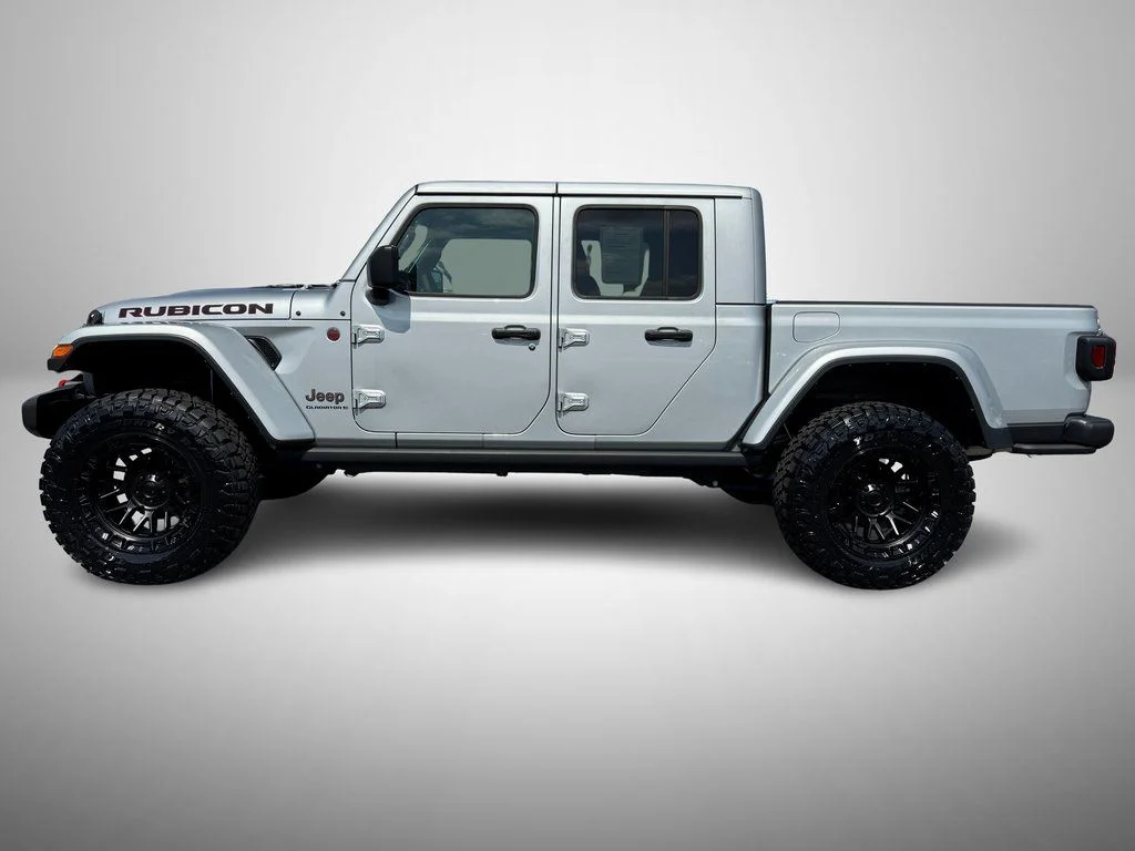 Used 2023 Silver Jeep Rubicon image 6