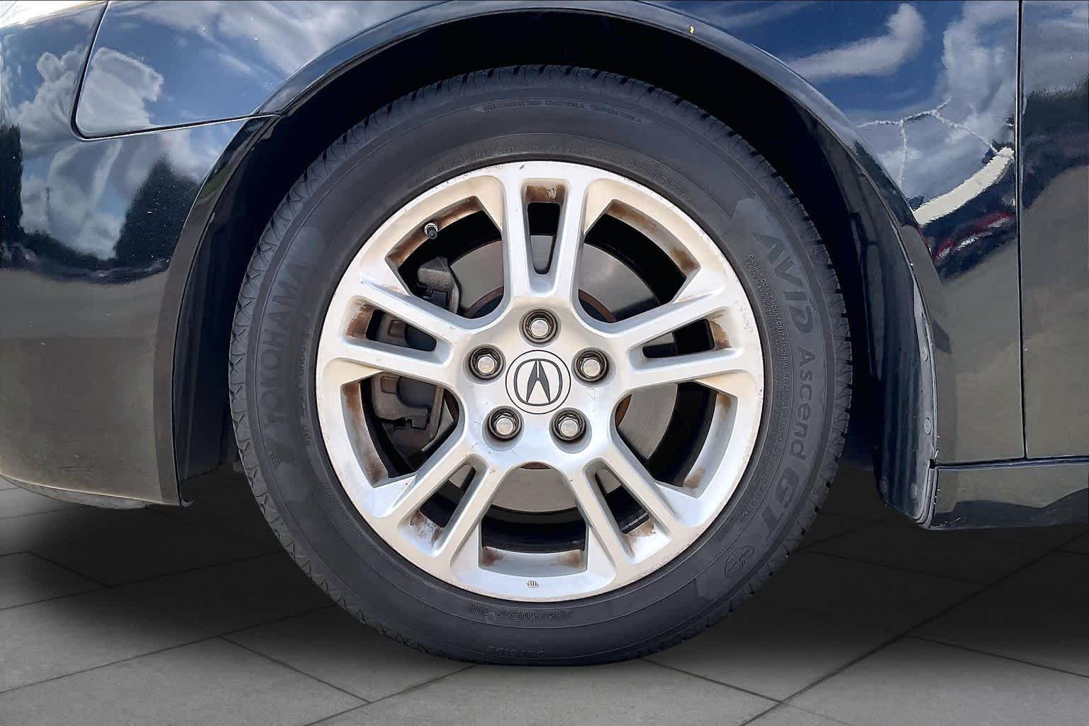 Used 2010 Crystal Black Pearl Acura  image 9