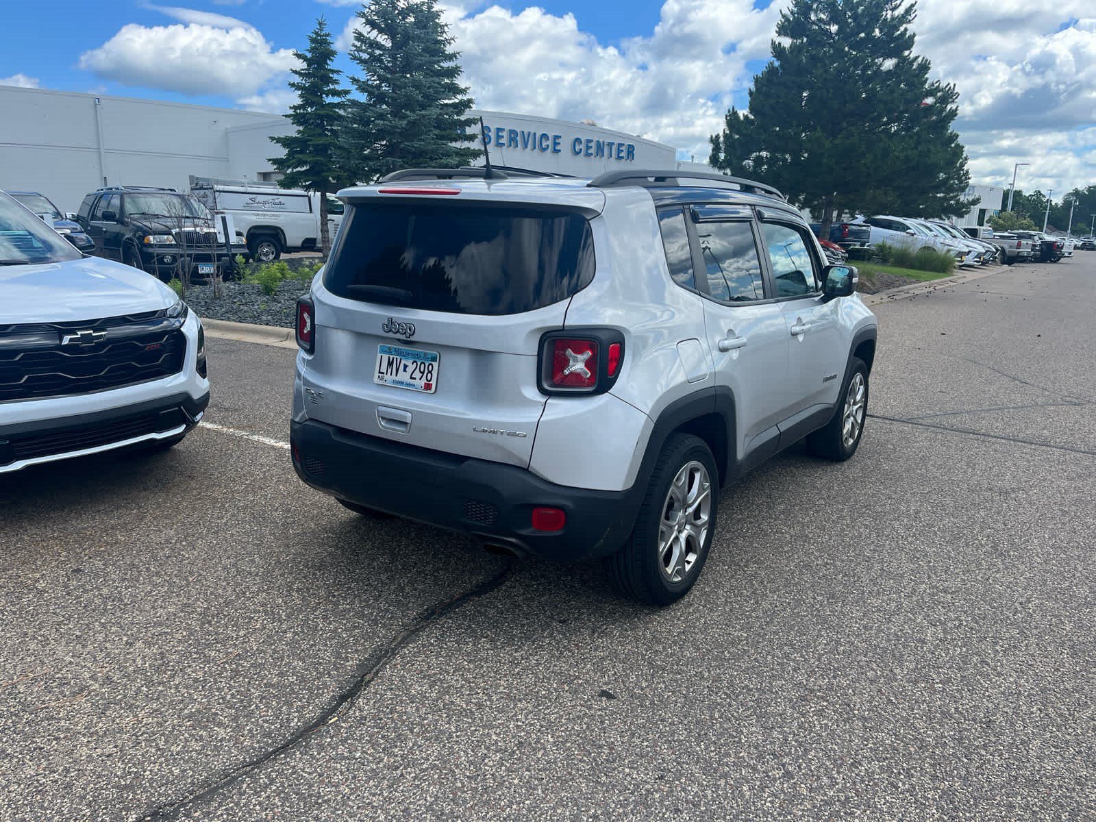 Used 2019 Glacier Metallic Jeep Limited image 3