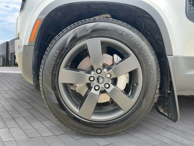 Used 2024  Land Rover S image 9