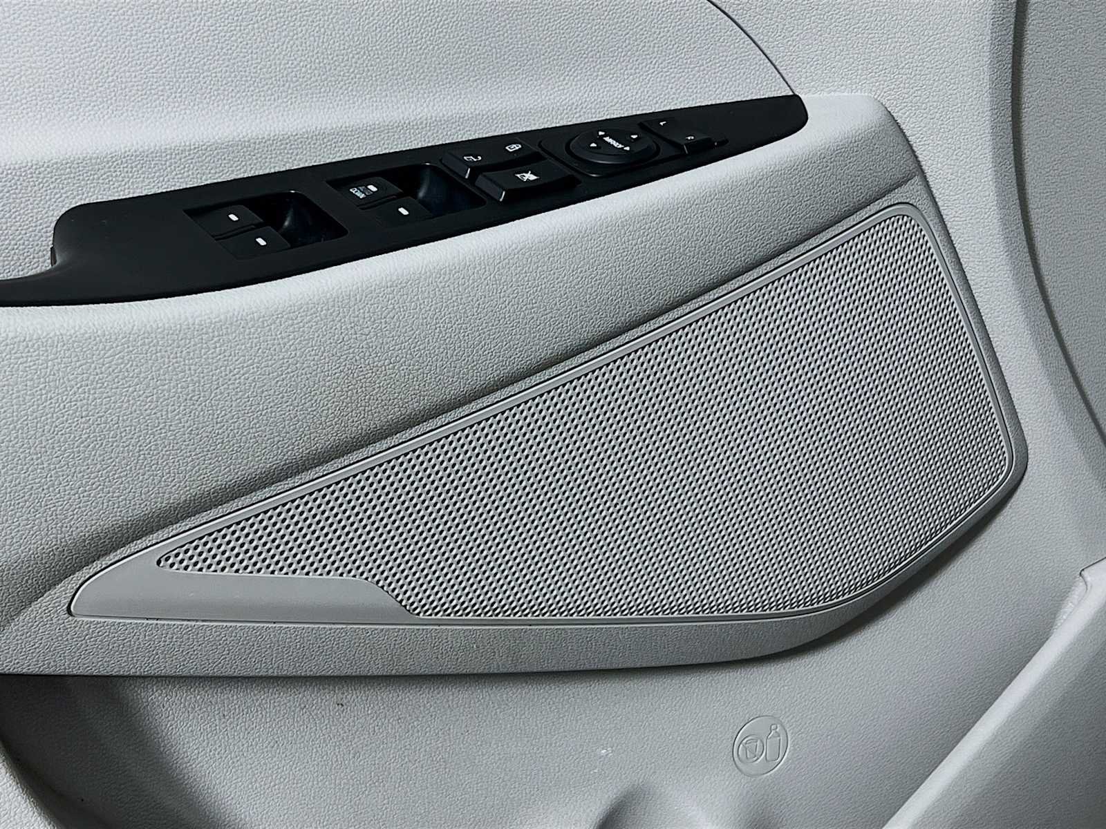Used 2020 Stellar Silver Hyundai SE image 18