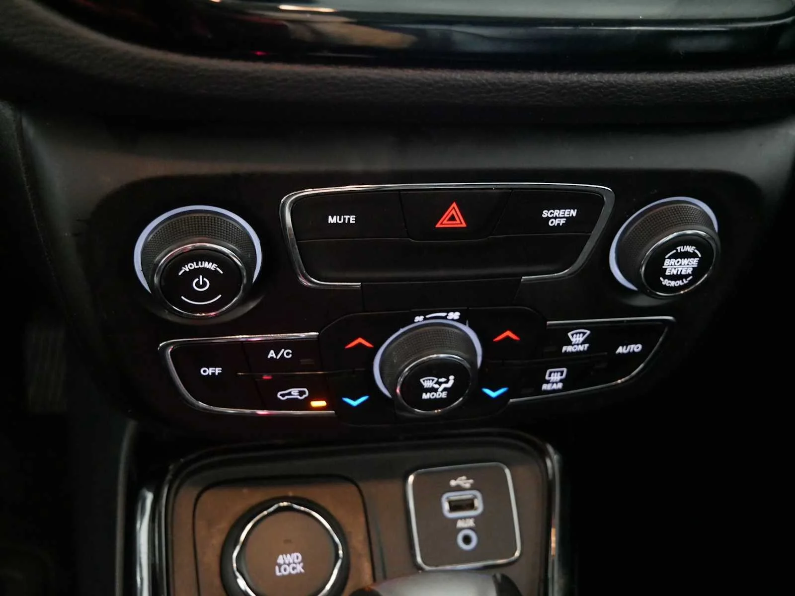 Used 2018 Billet Silver Metallic Clearcoat Jeep Limited image 23