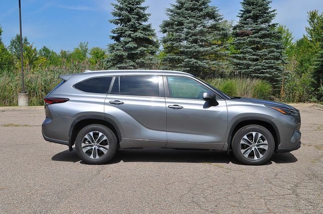 Used 2026  Toyota XLE image 2