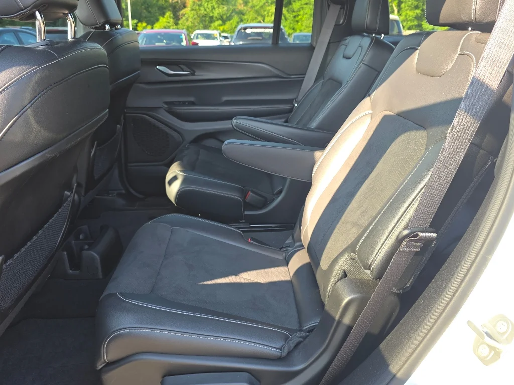 Used 2024 Bright White Clear Coat Jeep Altitude X image 30