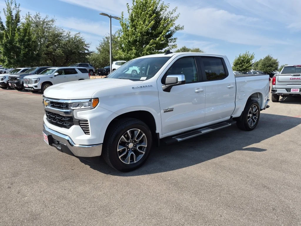Used 2023 SUMMIT WHITE Chevrolet LT image 3