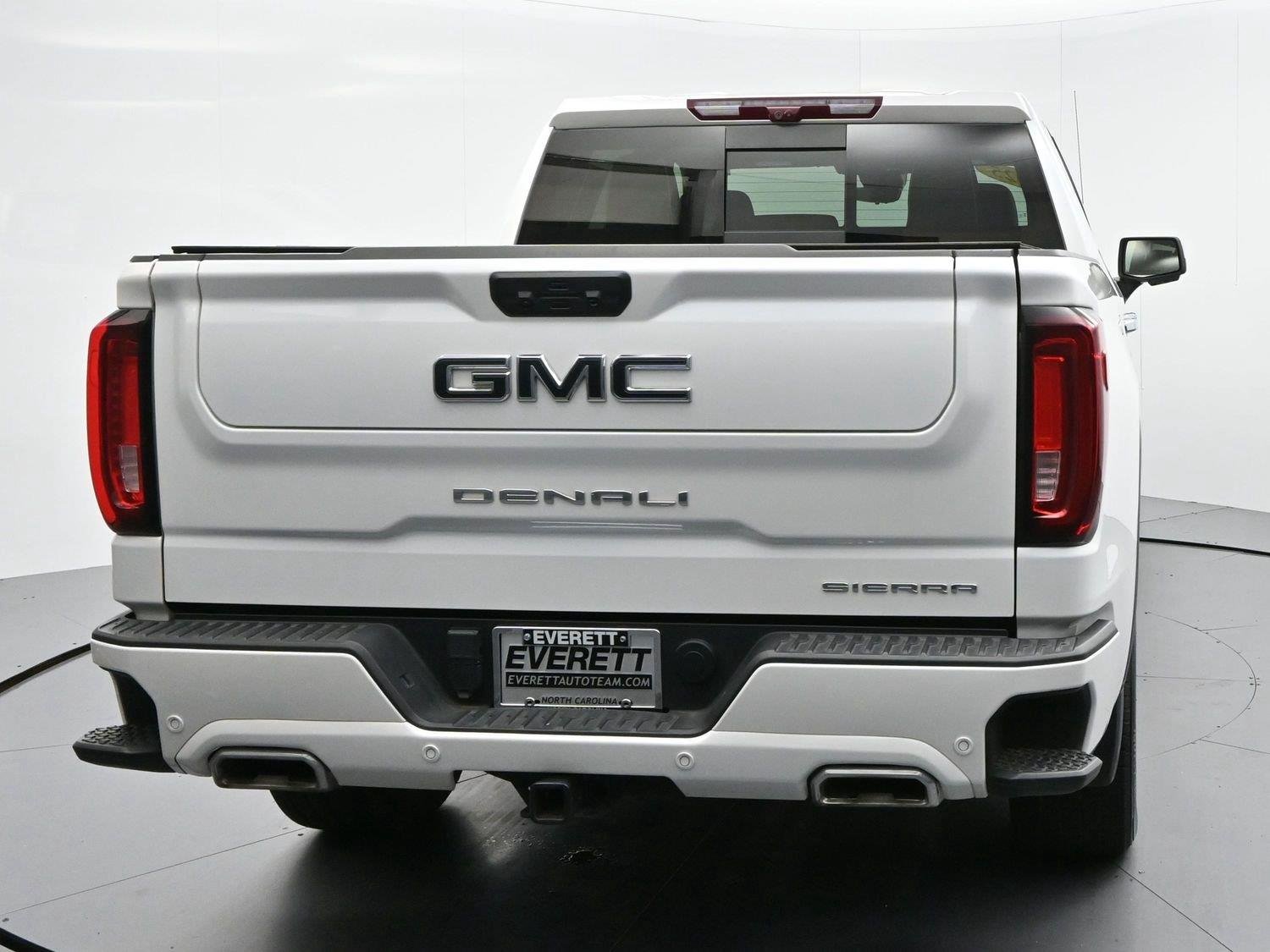 Used 2025 White Frost Tricoat GMC Denali Ultimate image 6