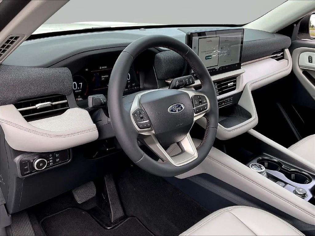 New 2026 Star White Metallic Tri-Coat Ford Active image 7