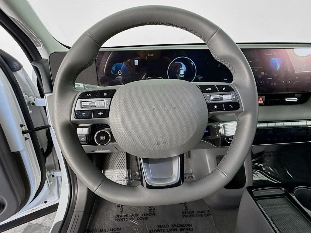 Used 2025 White Hyundai SEL image 11