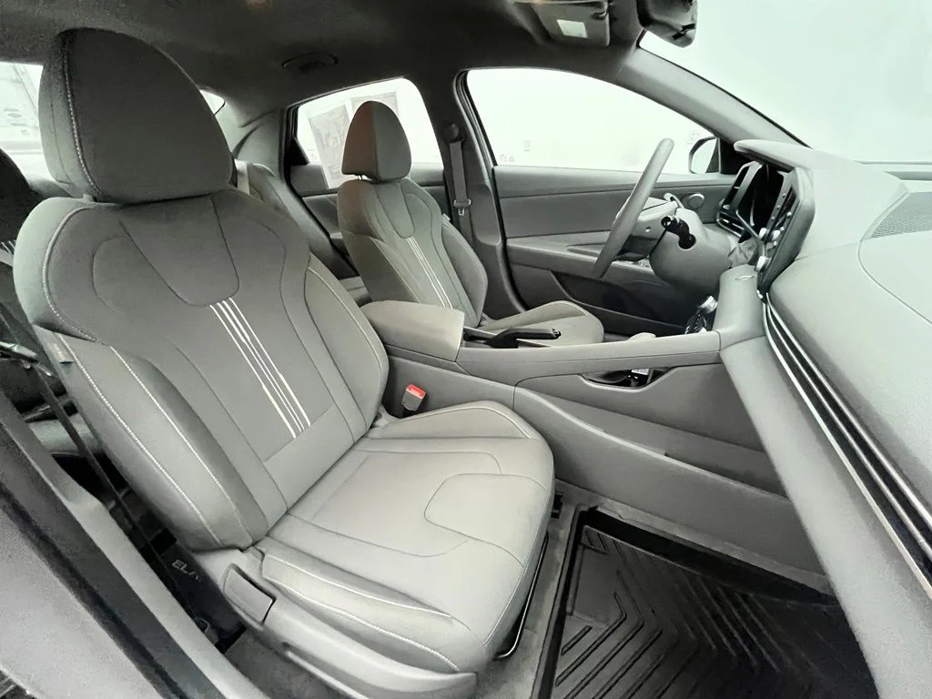 Used 2023 Silver Hyundai SEL image 32