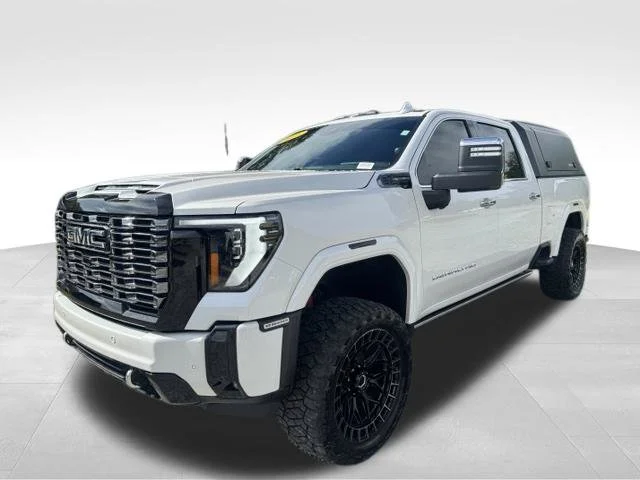 Used 2025 White GMC Denali Ultimate image 3