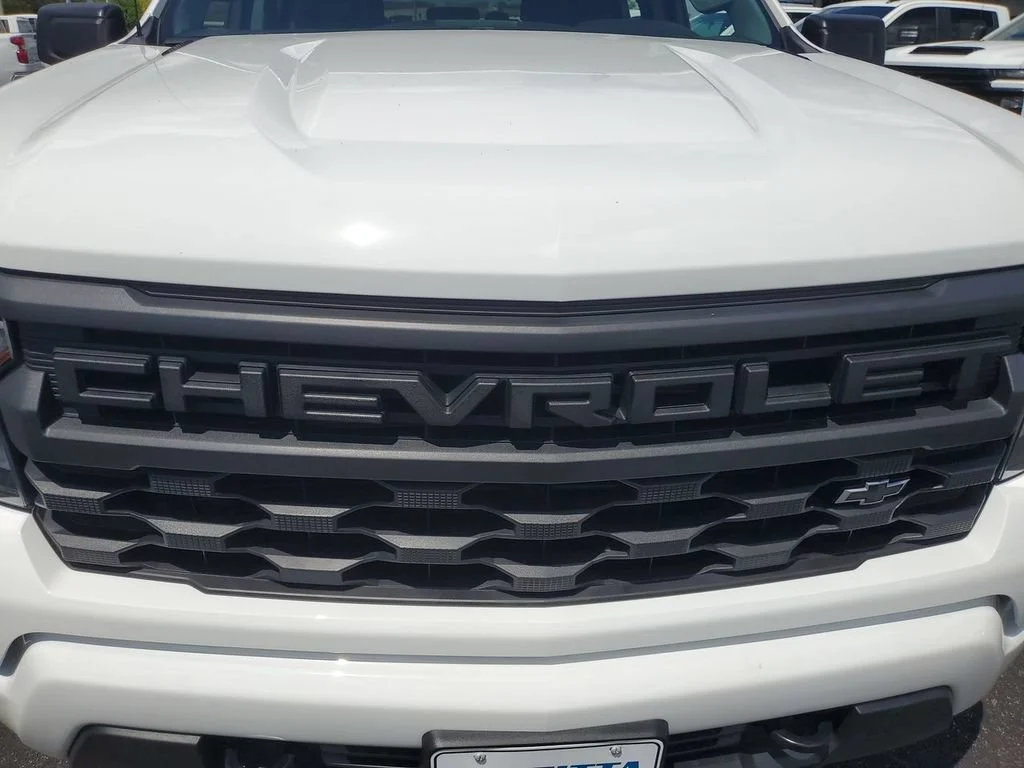 New 2026 Summit White Chevrolet Custom image 36