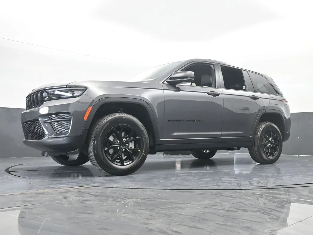 New 2025 Baltic Gray Metallic Clear-Coat Exterior Paint Jeep Altitude X image 48