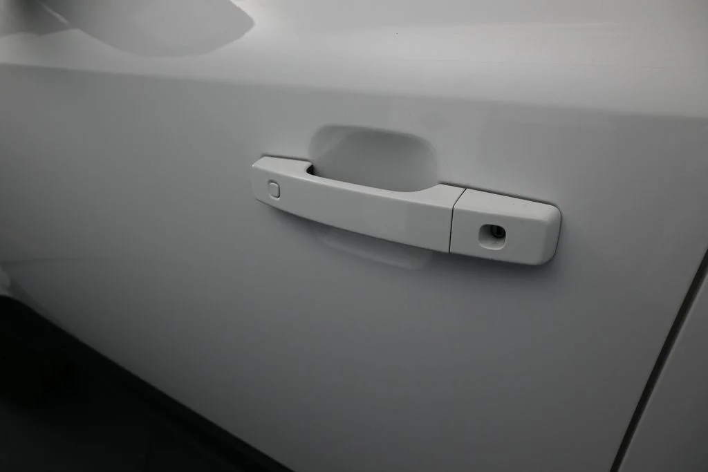 Used 2025 White Land Rover S image 45