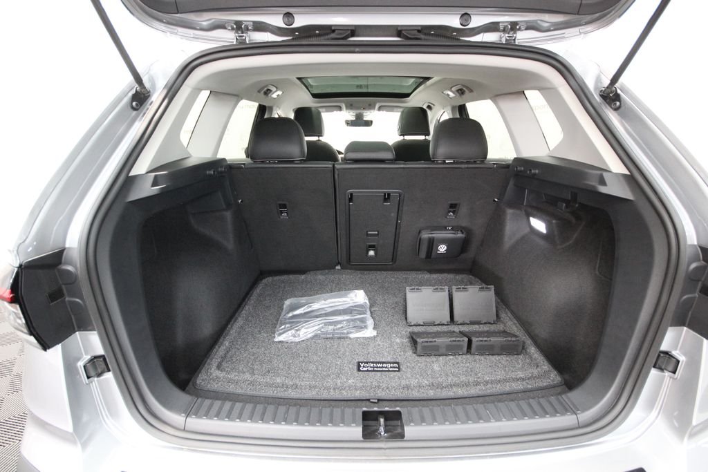 2025 Volkswagen Taos SEL - Photo 6