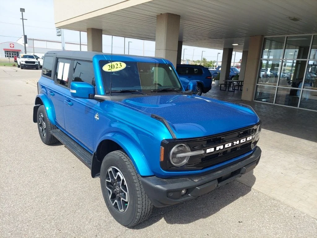 Used 2023 Blue Ford Outer Banks image 1