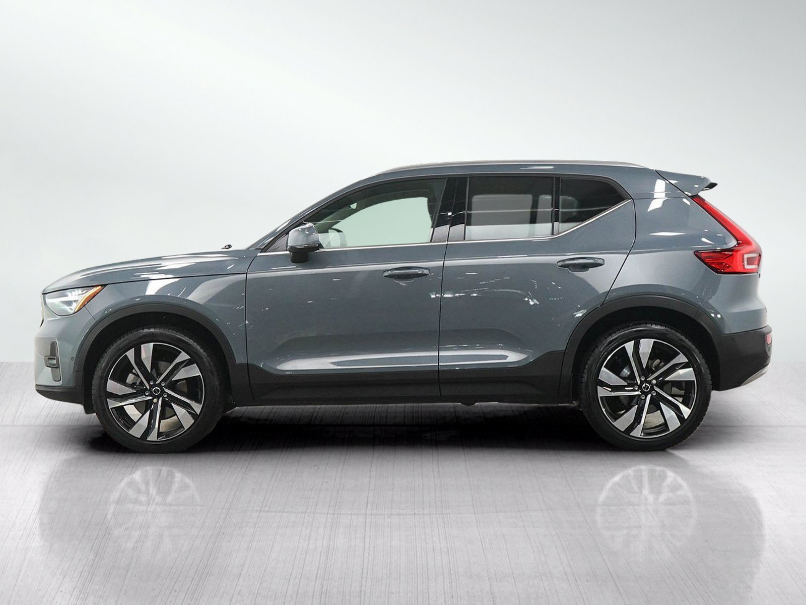 Used 2023 Volvo XC40 Ultimate with VIN YV4L12UA4P2059282 for sale in South Saint Paul, Minnesota