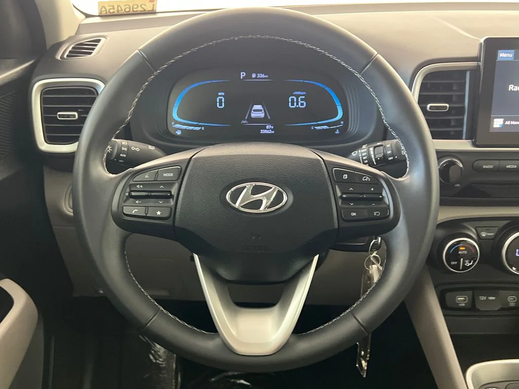 Used 2023 White Hyundai SEL image 16