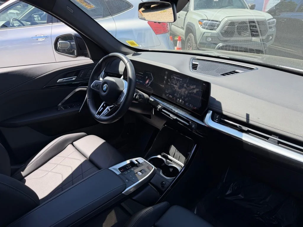 Used 2026 Black BMW xDrive28i image 9