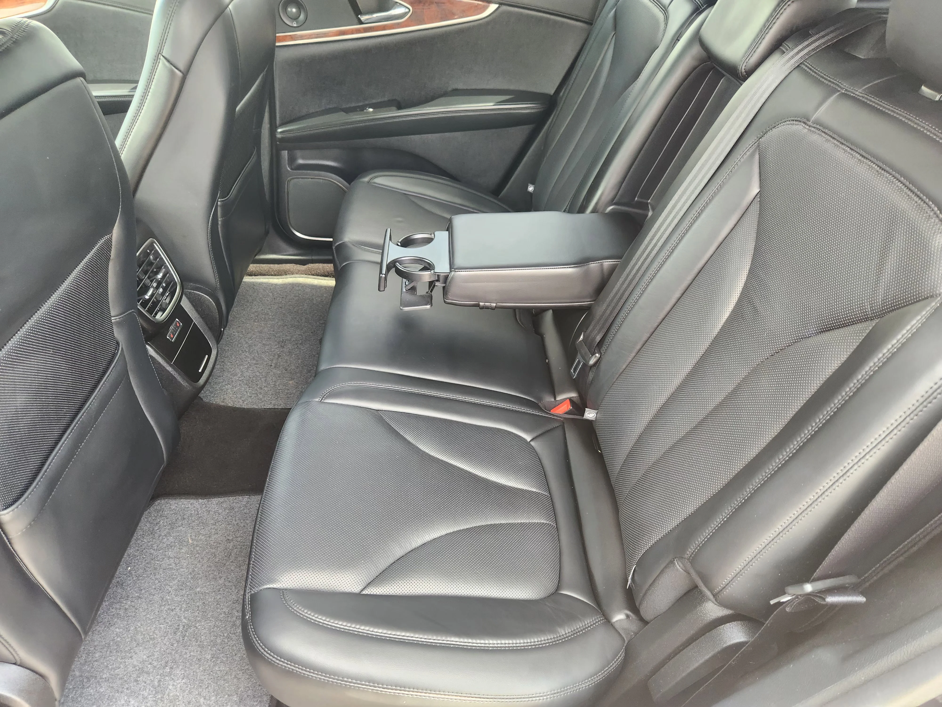 Used 2019  Lincoln Reserve image 30