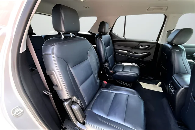 Used 2020 Silver Ice Metallic Chevrolet LT image 20