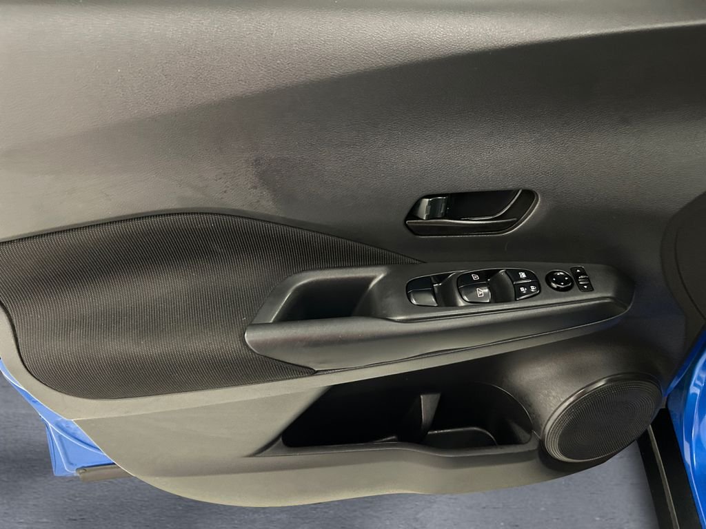 Used 2022 Blue Nissan S image 12