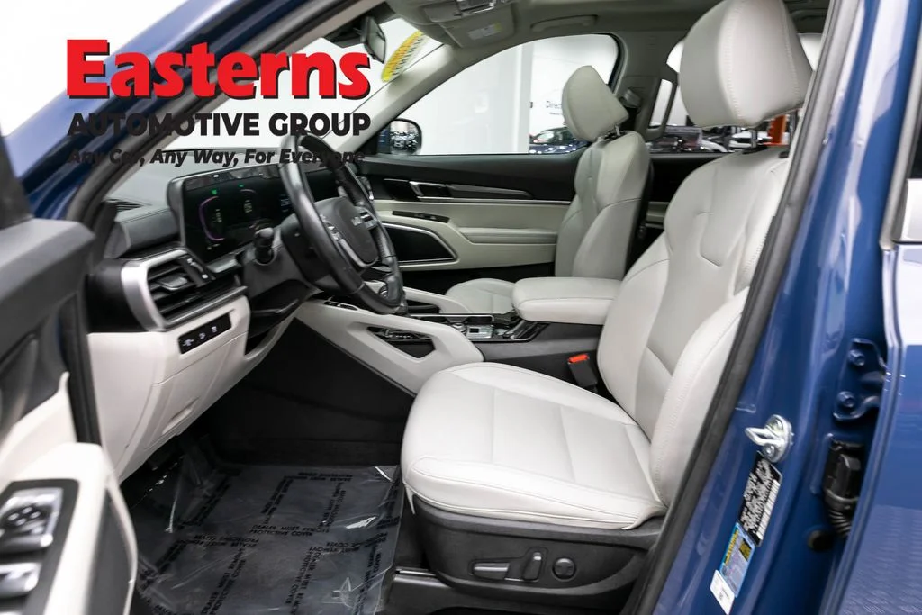Used 2024 Black Kia S image 14