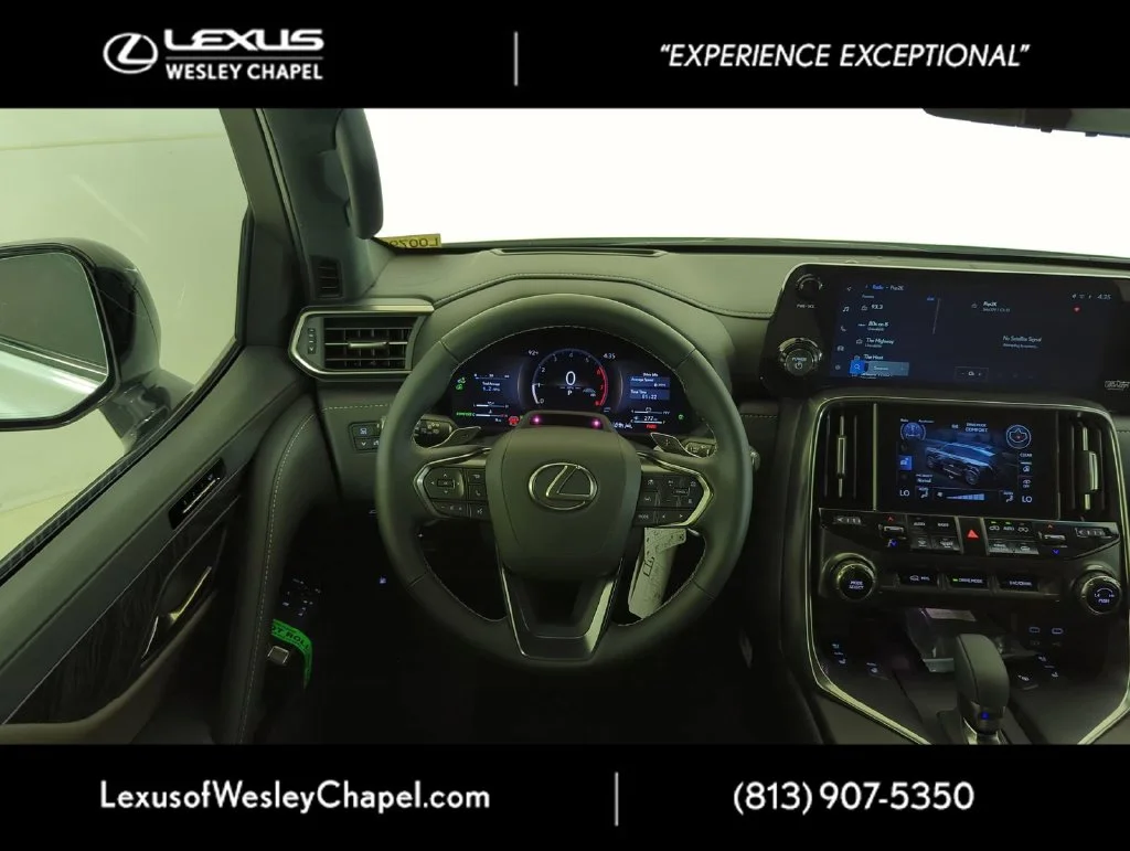 Used 2025 White Lexus 700H image 12
