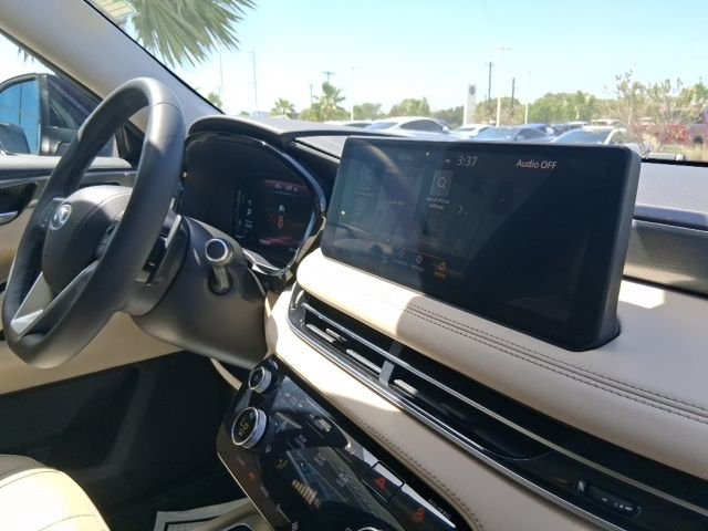 Used 2024 Red INFINITI LUXE image 11