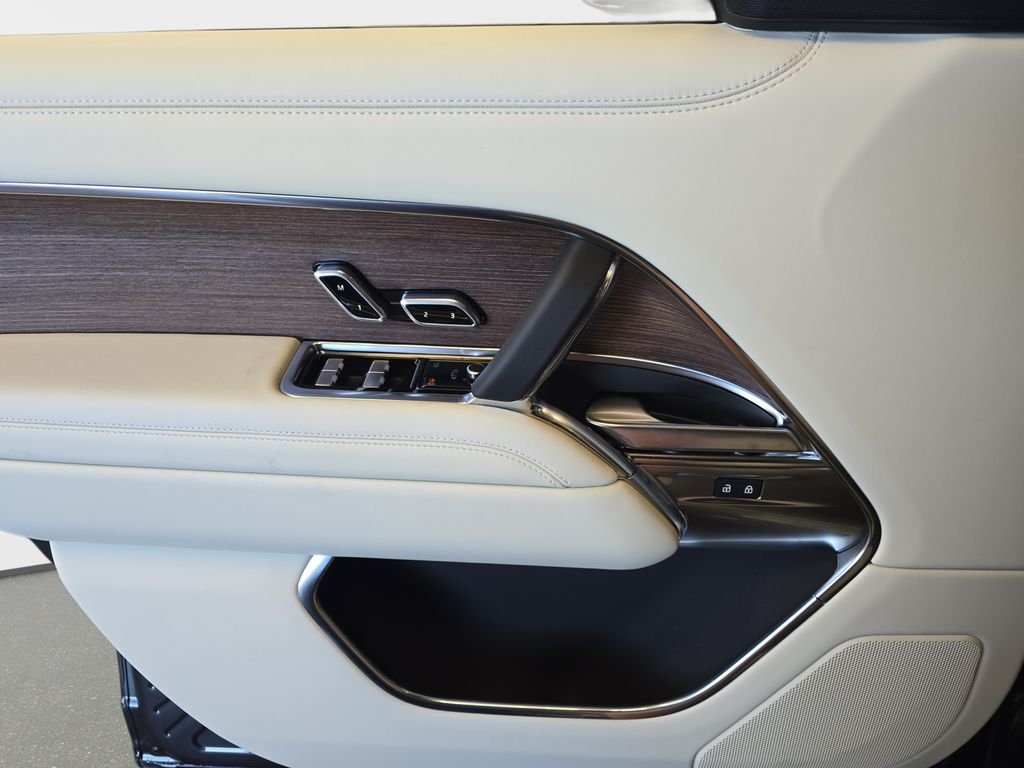 New 2026 Carpathian Grey Land Rover SE image 19