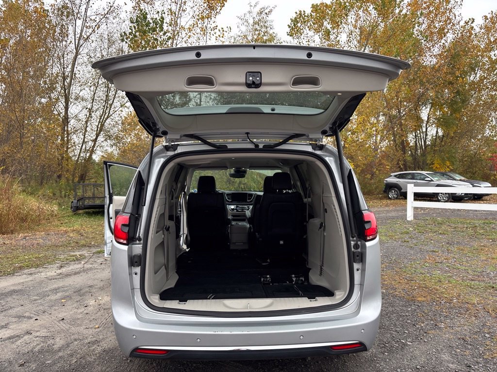 Used 2024 Silver Chrysler Touring L image 13