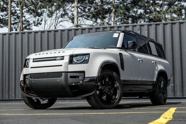 2026 Land Rover Defender 130 X-Dynamic SE