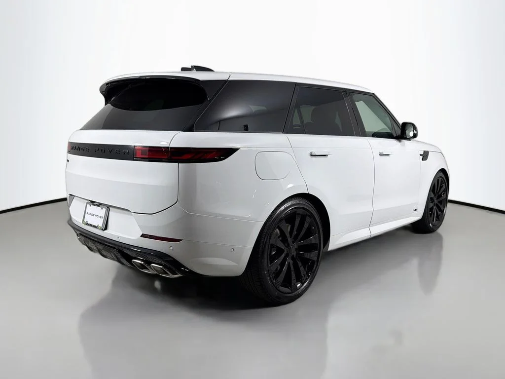 New 2026 Fuji White Land Rover Dynamic SE image 5