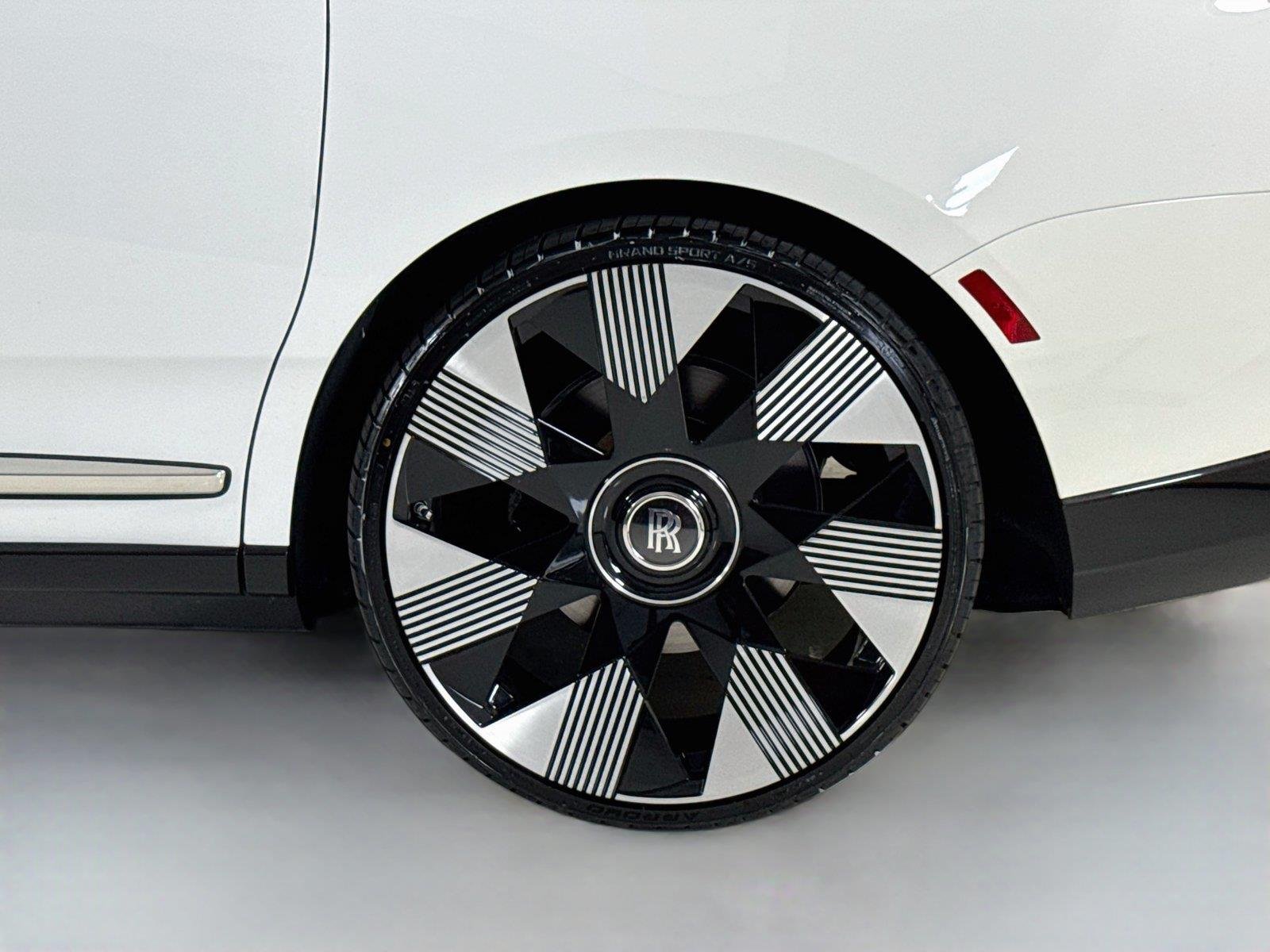 Used 2025 English White Rolls-Royce 26