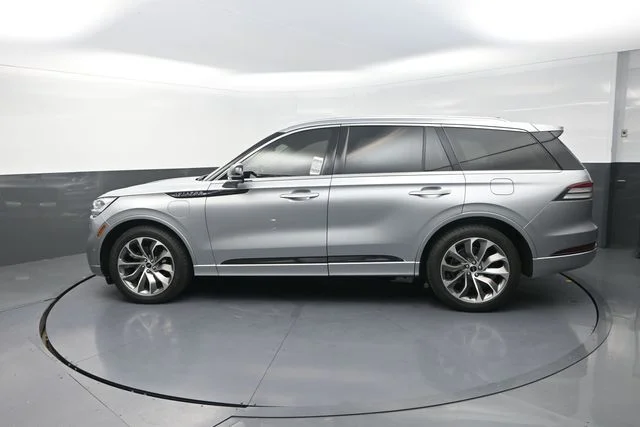 Used 2022 Silver Lincoln Grand Touring image 56