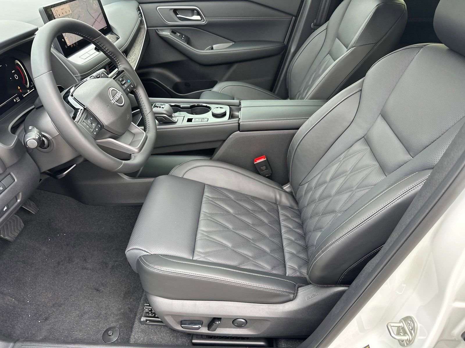 New 2026 White Nissan Platinum image 9