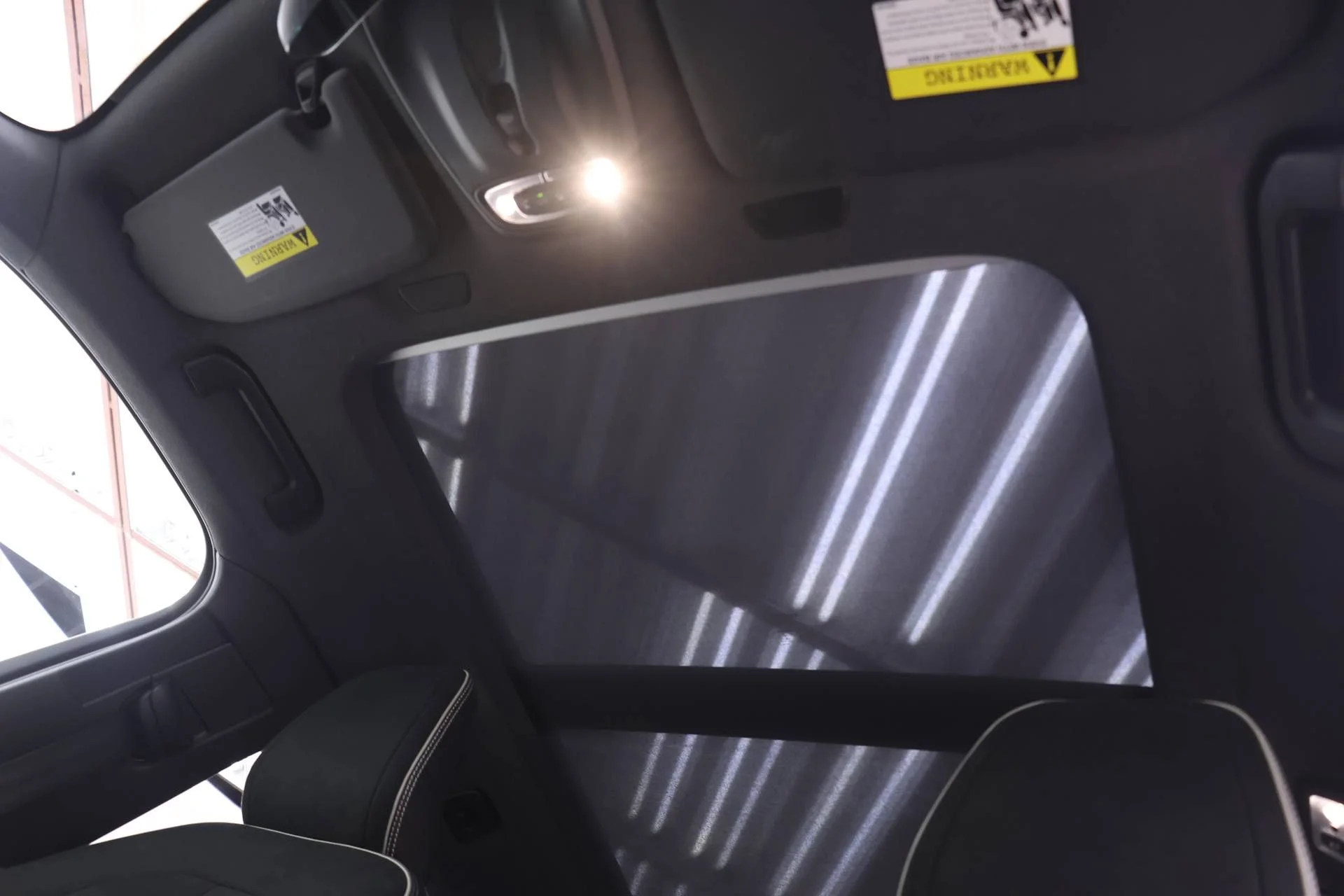 Used 2021 Blue Volvo R-Design image 21