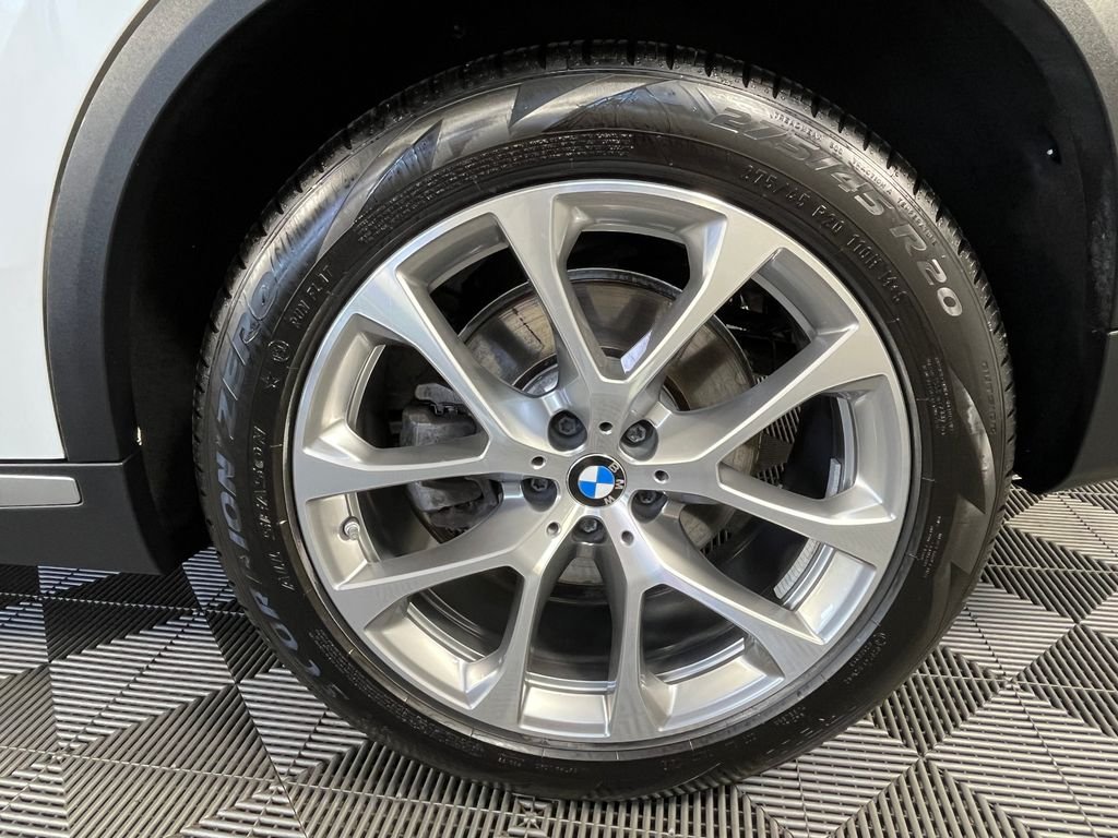 Used 2024 White BMW xDrive40i image 16