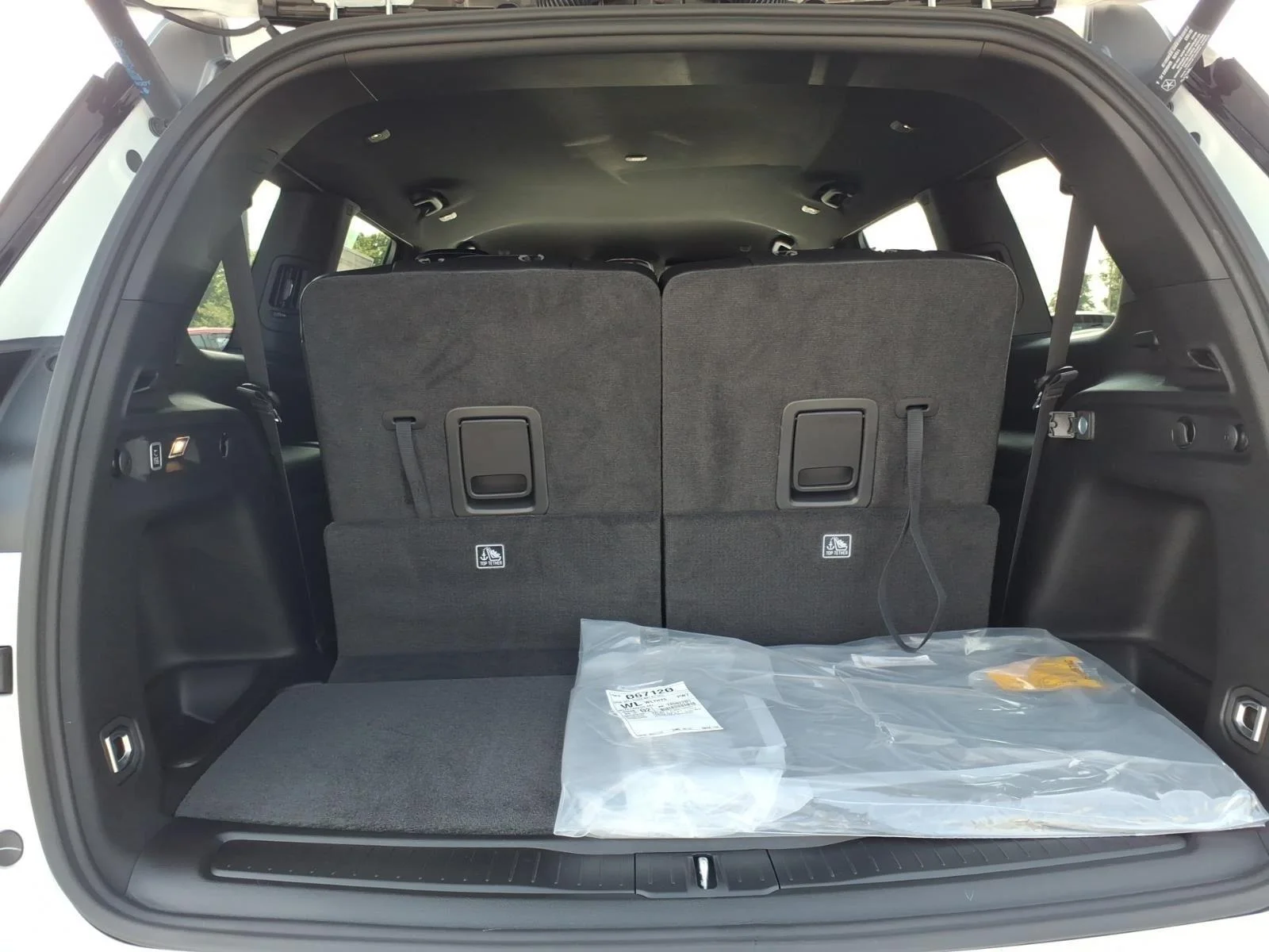 New 2026 Bright White Clear-Coat Exterior Paint Jeep Laredo Altitude image 30