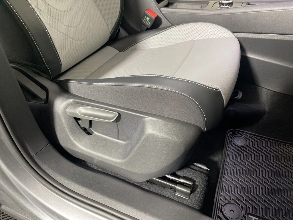 New 2026 Silver Volkswagen 2.0T SE image 22