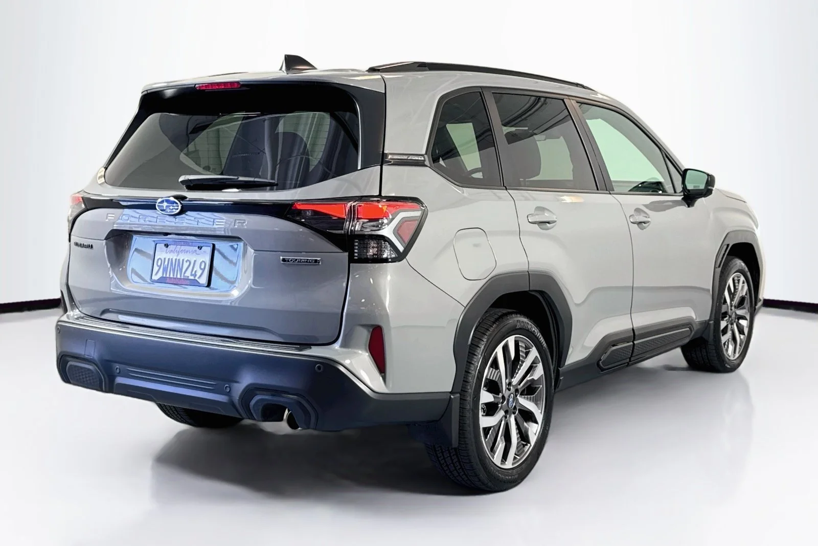 Used 2026 River Rock Pearl Subaru Touring image 5