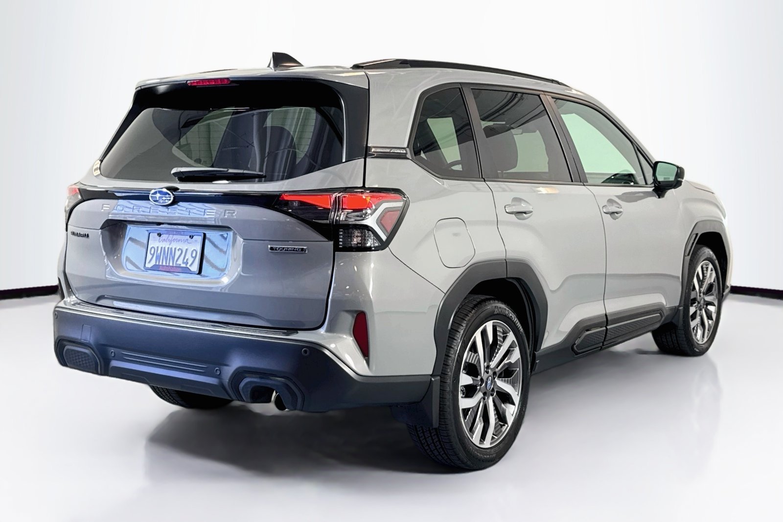 Used 2026 River Rock Pearl Subaru Touring image 5
