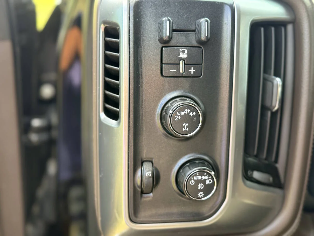 Used 2017 Black Chevrolet LTZ 4x4 4dr Crew Cab 6.5 ft. SB image 20