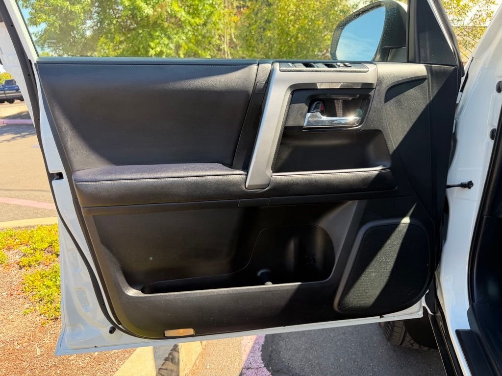 Used 2022 White Toyota SR5 image 11